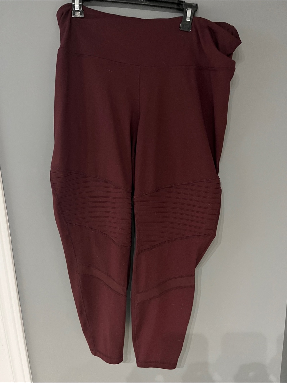 3/$30 Old Navy Burgundy Moto Leggings